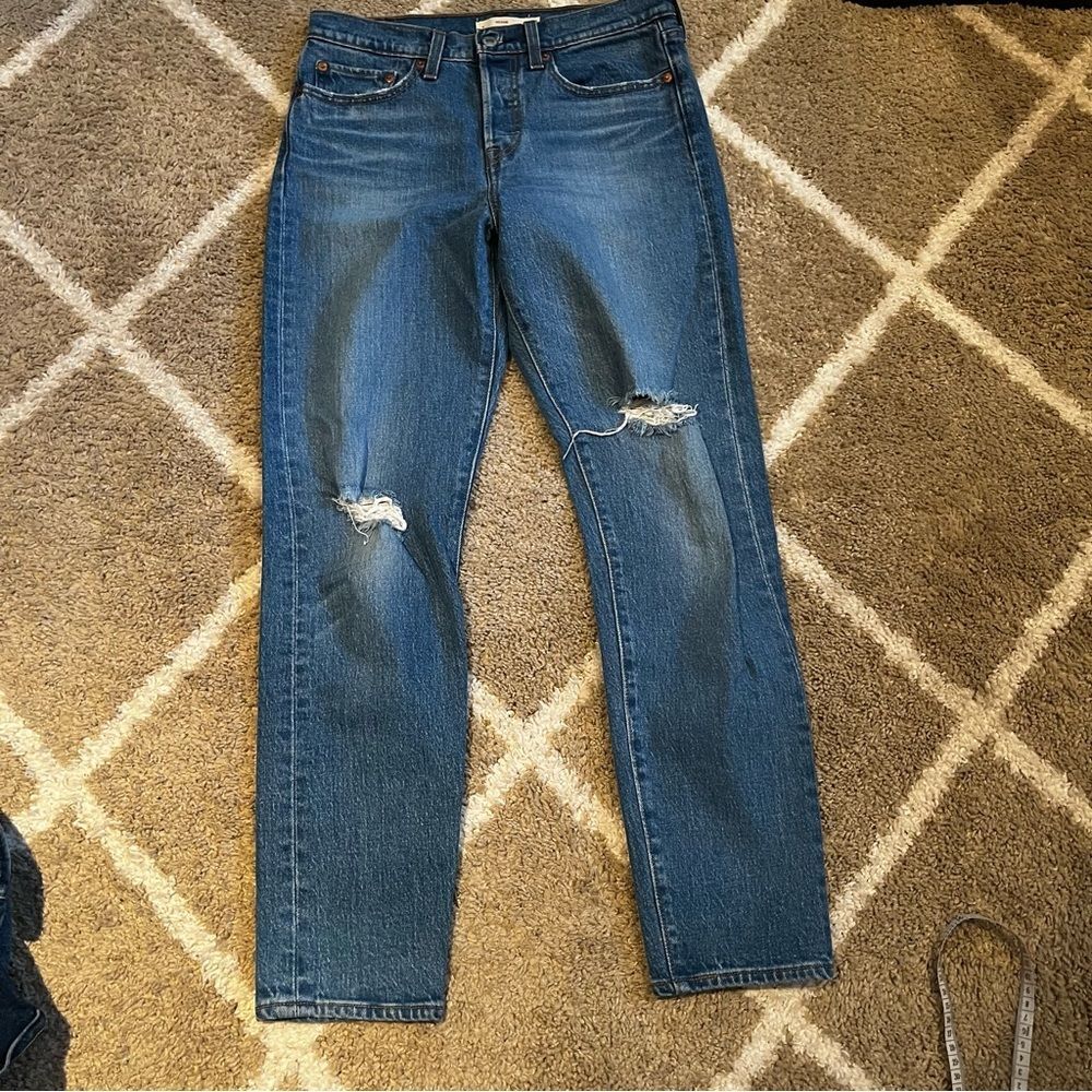 Levis Premium Denim Distressed Wedgie Jeans size 27